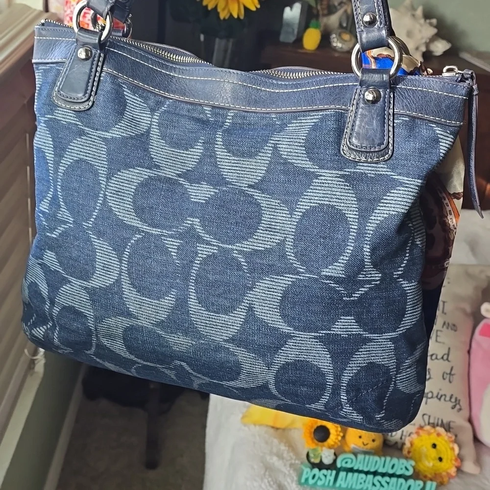 Coach Whipstitch POPPY OPTIC DENIM Tote EUC, Double zip wallet, 2 Purse Pillows - Picture 3 of 17